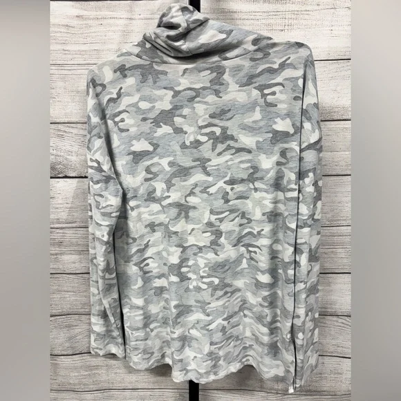 Hem & Thread Camo Pullover - Picture 4 of 4